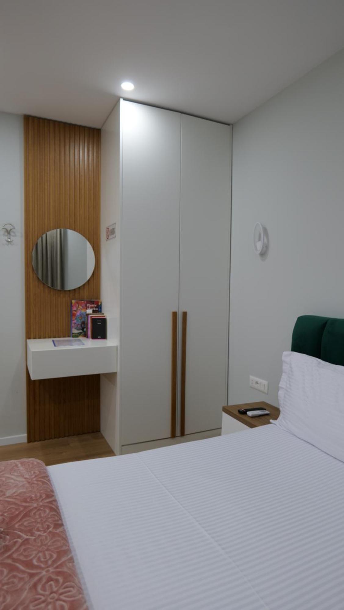 Kristi Apartments 01 Тирана Экстерьер фото
