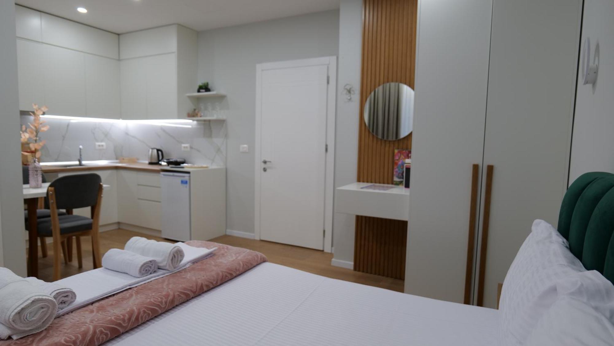 Kristi Apartments 01 Тирана Экстерьер фото