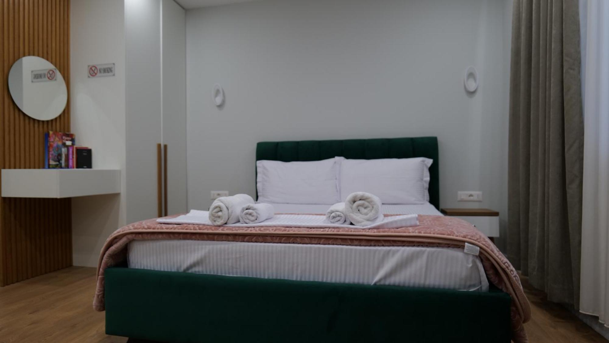 Kristi Apartments 01 Тирана Экстерьер фото